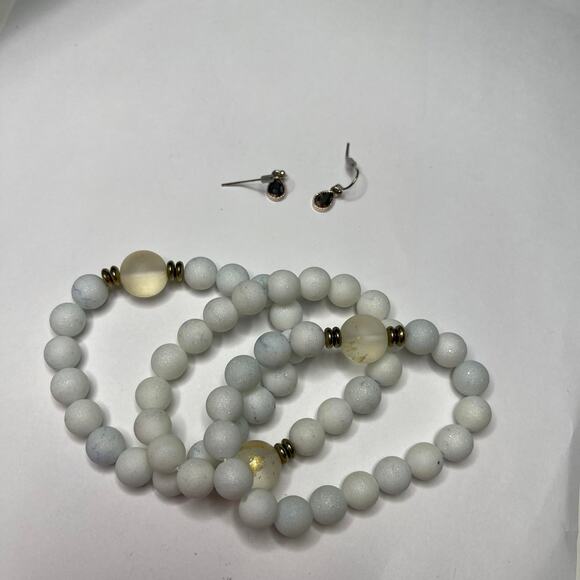 three white bracelets set costume jewelry pull on stretch some clear beads - Picture 6 of 13